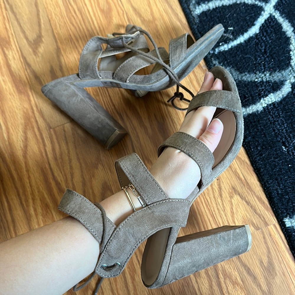 Brown/ tan suede heels